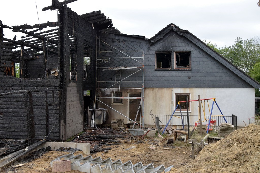 Schwerer Brand in Einfamilien Haus Roesrath Rambruecken P036.JPG - Miklos Laubert